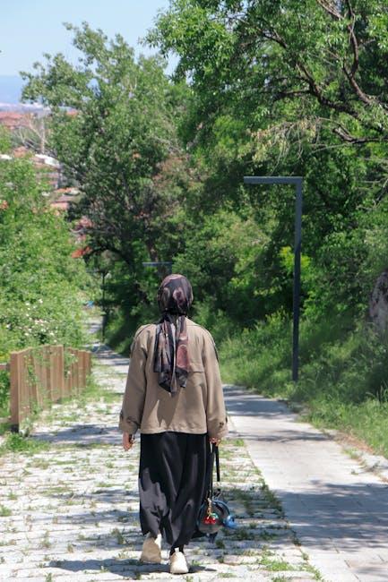 Exploring⁢ the Elegant​ Design Philosophy‌ behind Valextra Iside Bag