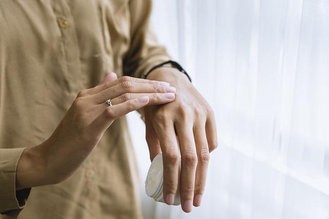 The⁢ Alluring Formula Behind‍ Saie Glowy‌ Super ⁤Gel