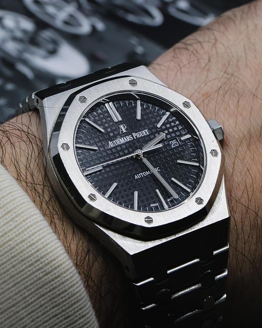 The Statement Piece: styling ​the Royal Oak for every ‍Occasion