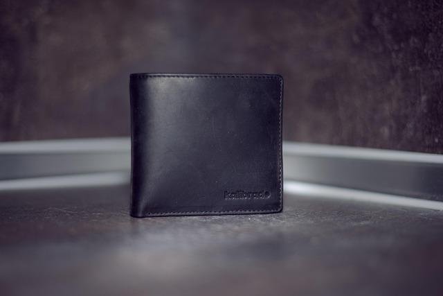 Quality Meets ‍Functionality: ⁤The Craftsmanship Behind the Leather Wallet On Chain