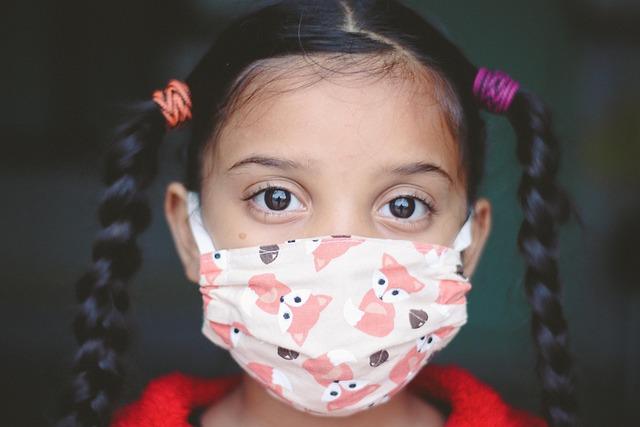 Lumin Charcoal Face Mask: Detoxifying and Purifying