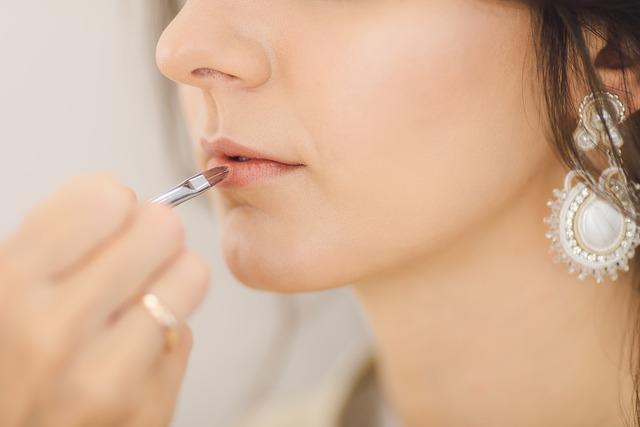 Gucci Éclat De Beauté Lipstick: Sheer, Luminous Tint